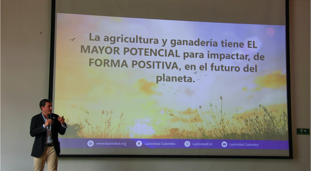 Ponente internacional.